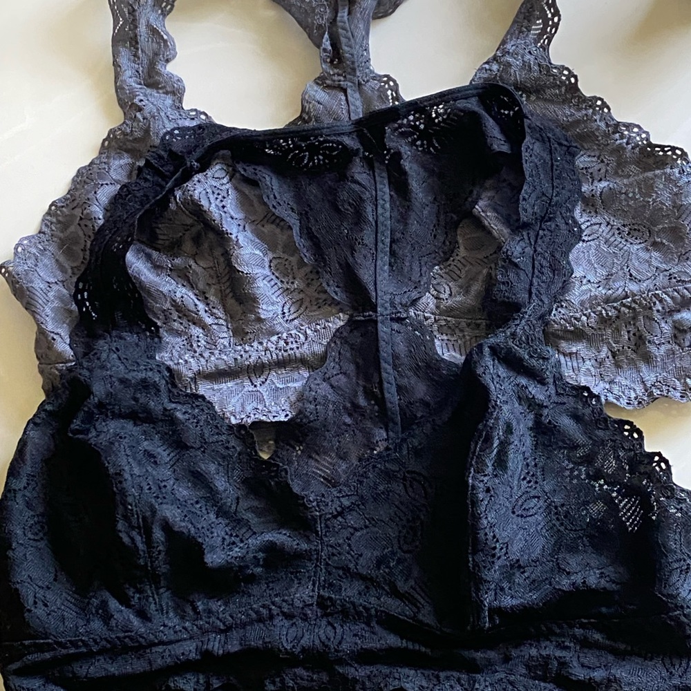NWOT 2 bralettes in small